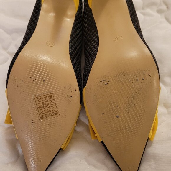 🌹NWOT Black Pumps with Golden Yellow Bows - Picture 4 of 8